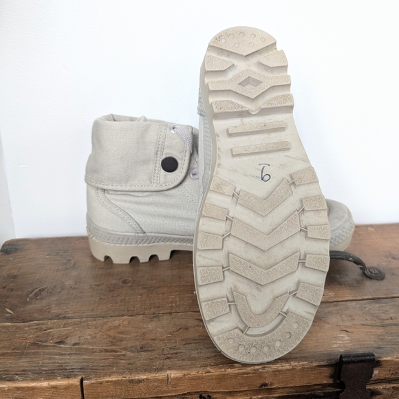 2/15$ Fake Palladium Women's Lace Up Boots - Beige Size 9 - Picture 5 of 7